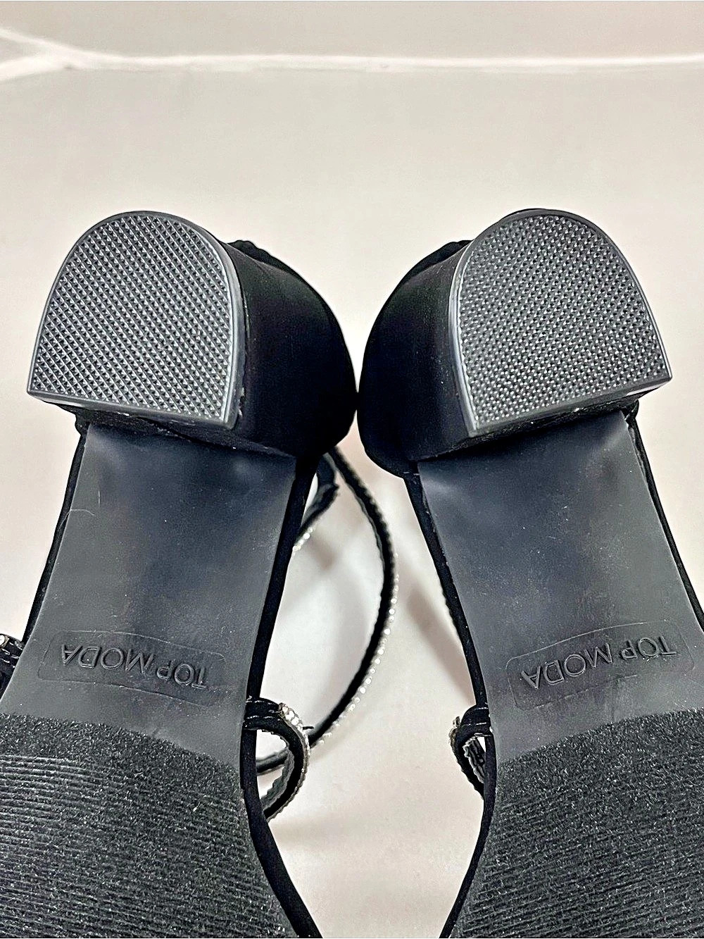 NWOB Top Moda Black Rhinestone Strappy Block Heel Sandals Size 7.5 - Picture 9 of 9